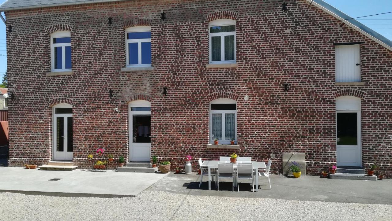 Au Coeur De L'Enclave Bed and Breakfast Moeuvres Exteriör bild